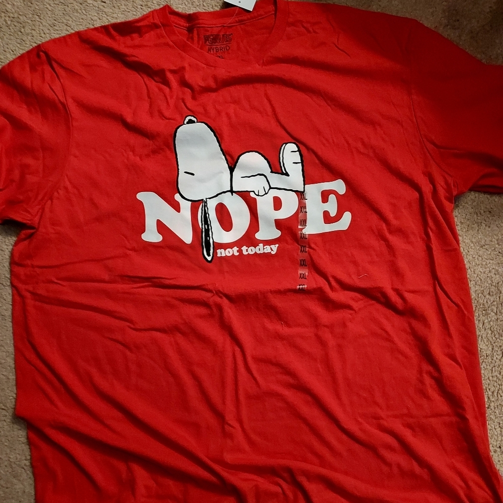 Snoopy  t shirt